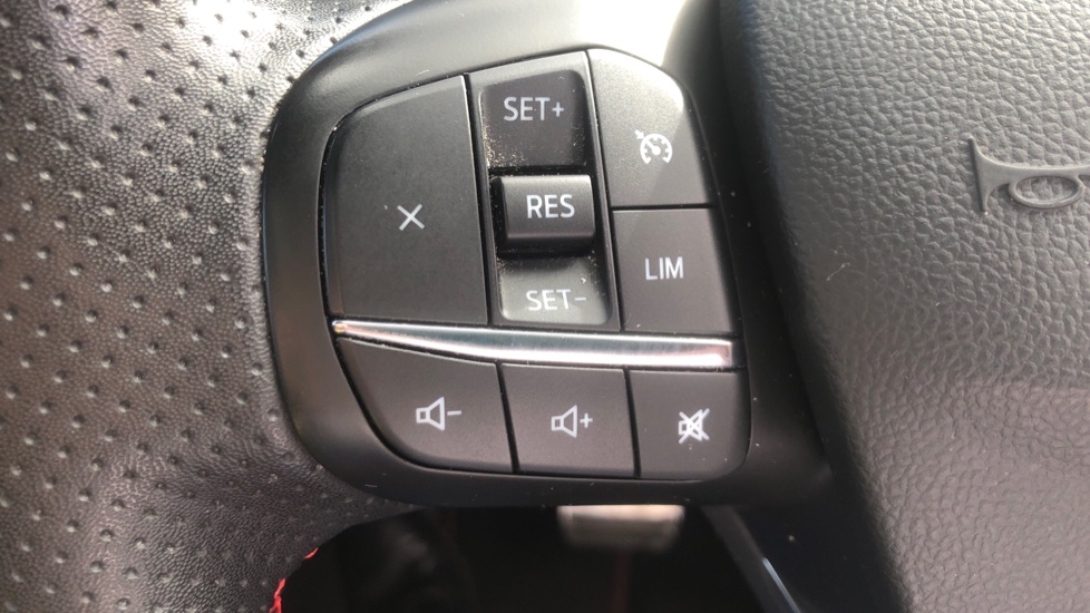 Ford Kuga 2.5 FHEV ST-Line X Edition 5dr CVT Hybrid Estate - Image 27
