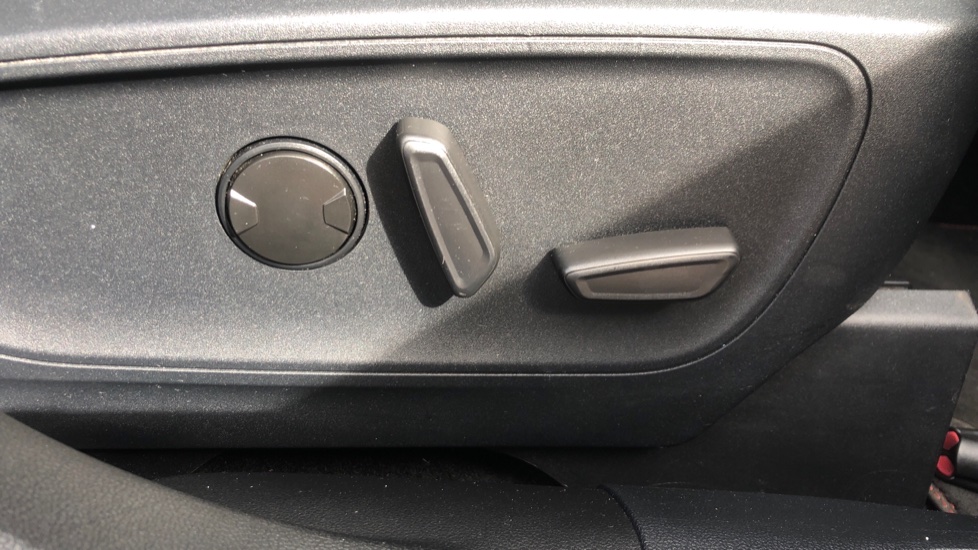 Ford Kuga 2.5 FHEV ST-Line X Edition 5dr CVT Hybrid Estate - Image 32