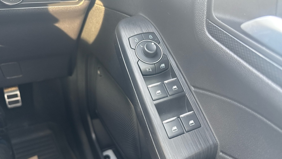 Ford Kuga 2.5 FHEV ST-Line X Edition 5dr CVT Hybrid Estate - Image 21