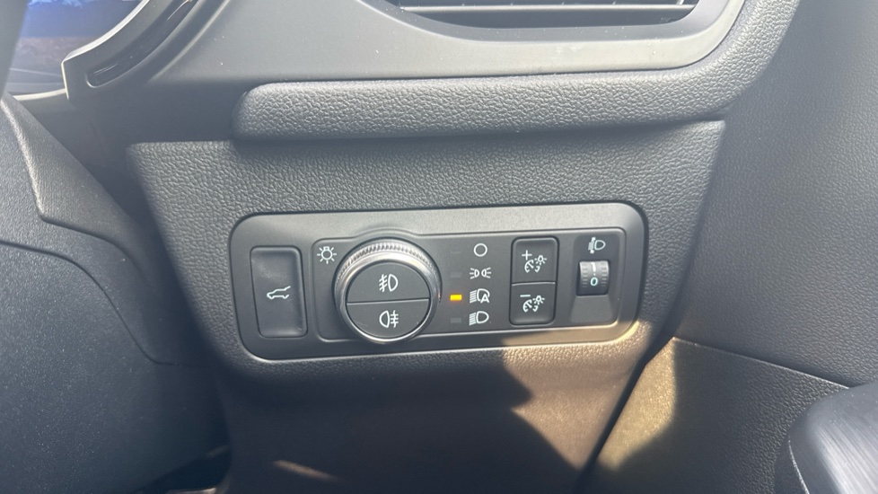 Ford Kuga 2.5 FHEV ST-Line X Edition 5dr CVT Hybrid Estate - Image 22