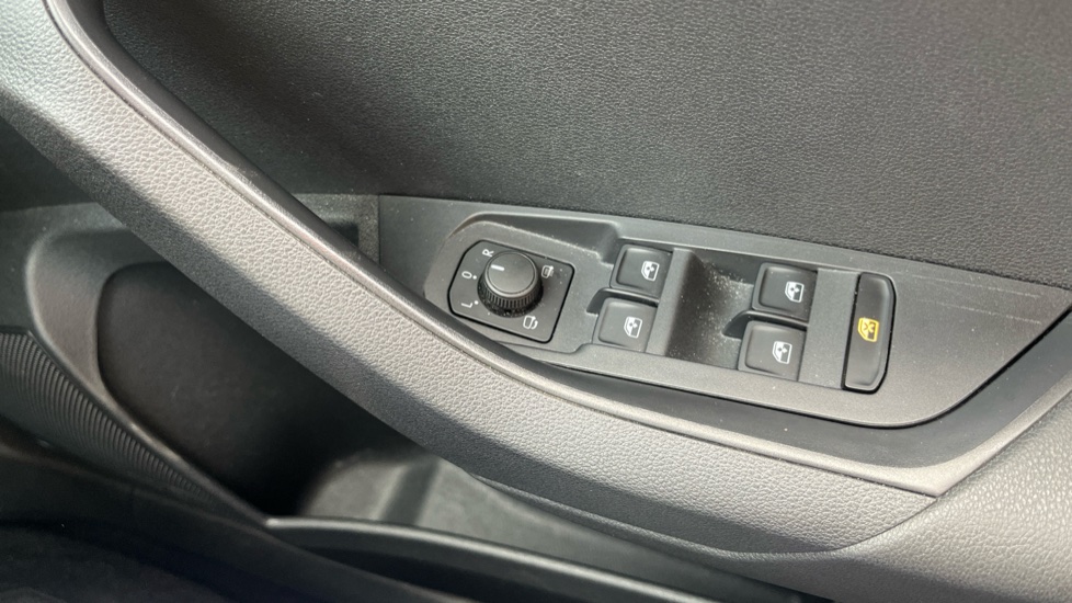 Skoda Karoq 1.5 TSI SE L 5dr Petrol Estate - Image 27