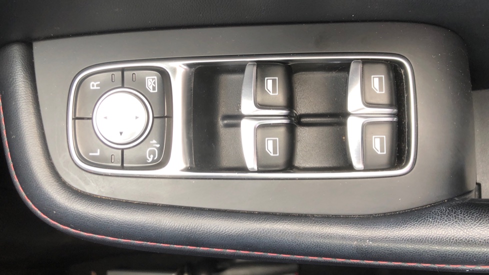 MG HS 1.5 T-GDI Excite 5dr DCT Petrol Hatchback - Image 30