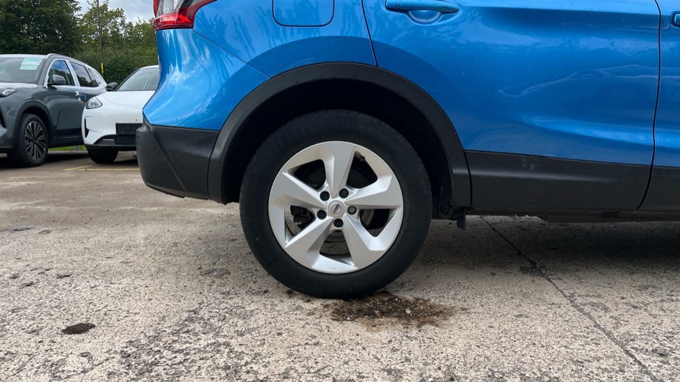 Nissan Qashqai 1.3 DiG-T Acenta Premium 5dr Petrol Hatchback - Image 7