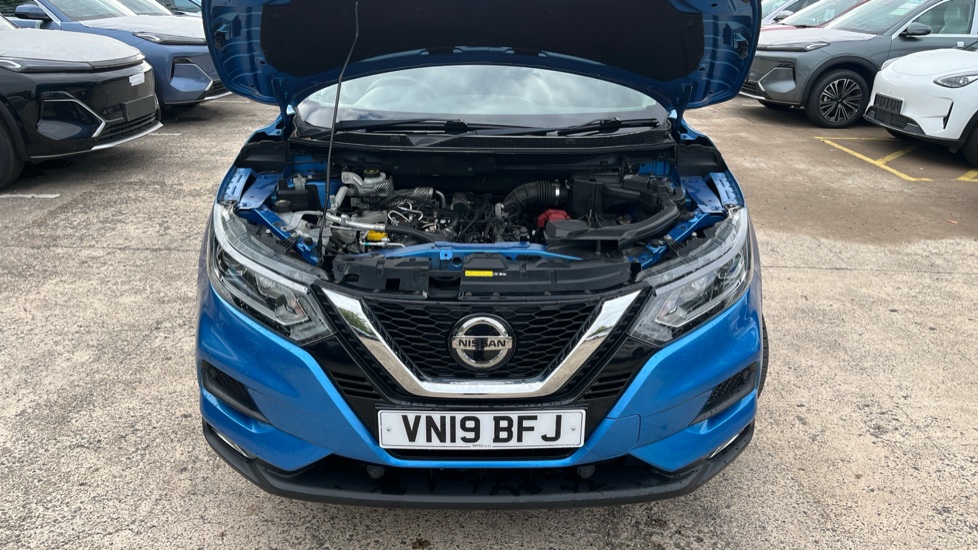 Nissan Qashqai 1.3 DiG-T Acenta Premium 5dr Petrol Hatchback - Image 8