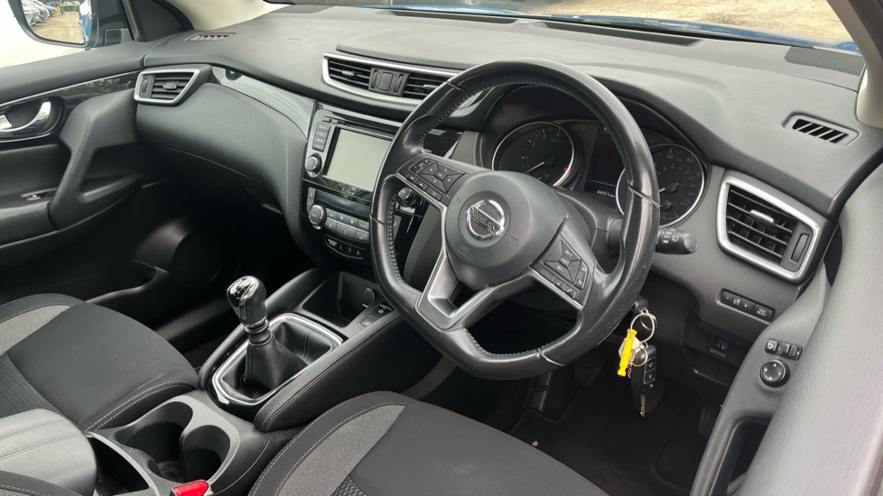 Nissan Qashqai 1.3 DiG-T Acenta Premium 5dr Petrol Hatchback - Image 11