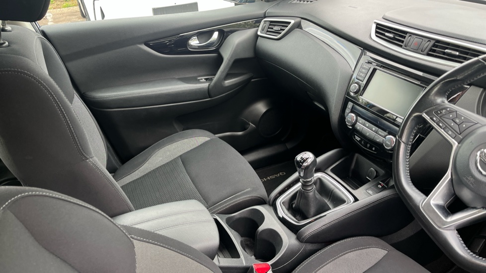 Nissan Qashqai 1.3 DiG-T Acenta Premium 5dr Petrol Hatchback - Image 14