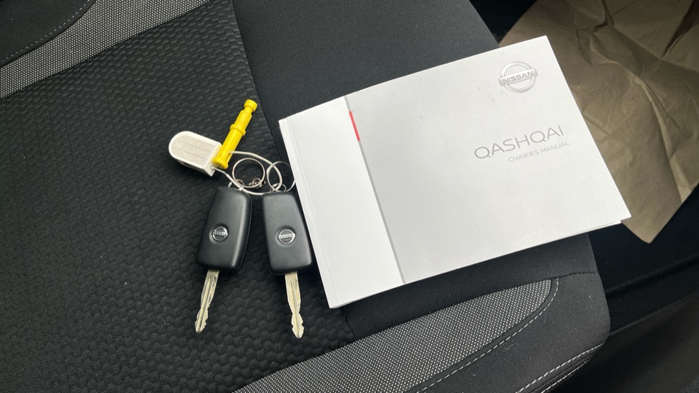 Nissan Qashqai 1.3 DiG-T Acenta Premium 5dr Petrol Hatchback - Image 19