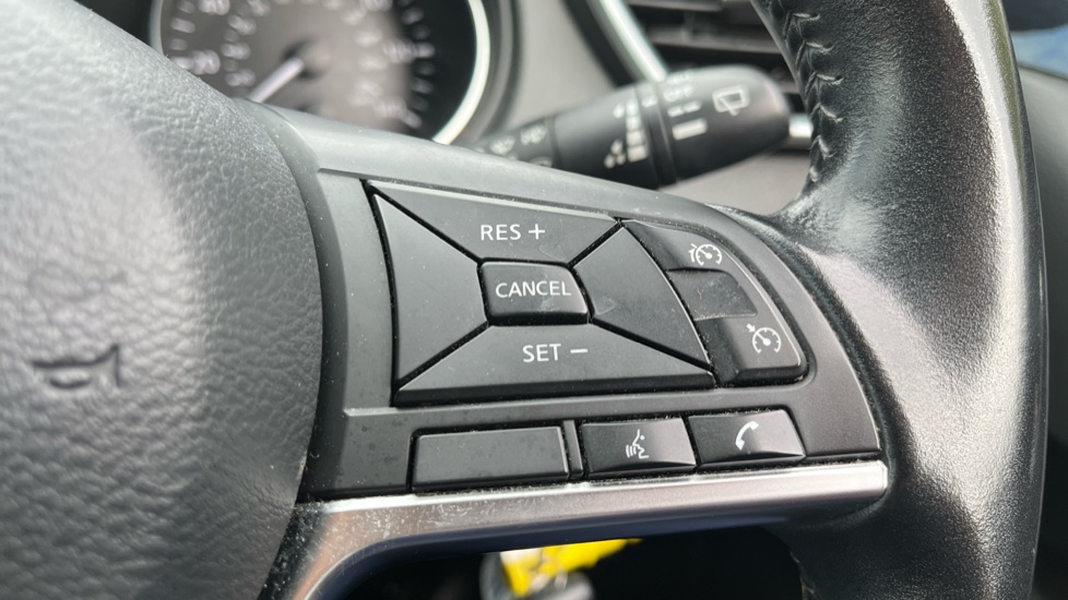 Nissan Qashqai 1.3 DiG-T Acenta Premium 5dr Petrol Hatchback - Image 25