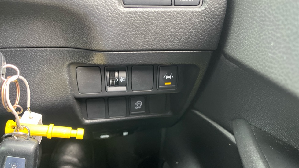 Nissan Qashqai 1.3 DiG-T Acenta Premium 5dr Petrol Hatchback - Image 26