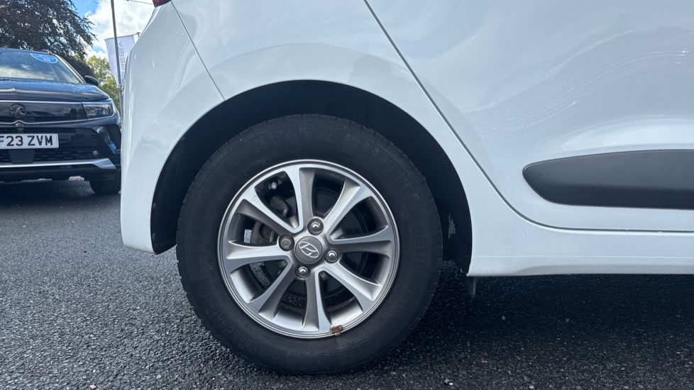 Hyundai i10 1.2 Premium 5dr Petrol Hatchback - Image 7