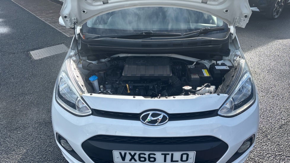 Hyundai i10 1.2 Premium 5dr Petrol Hatchback - Image 8