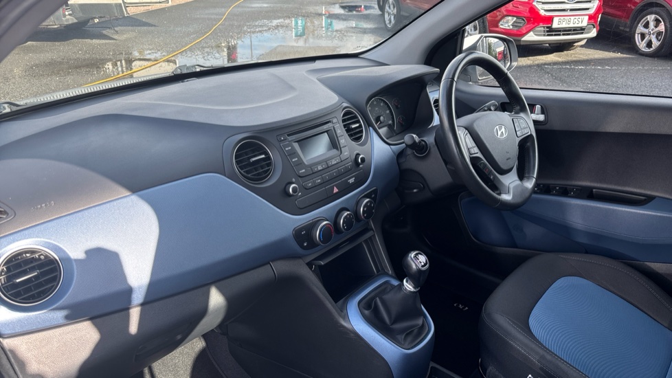 Hyundai i10 1.2 Premium 5dr Petrol Hatchback - Image 9