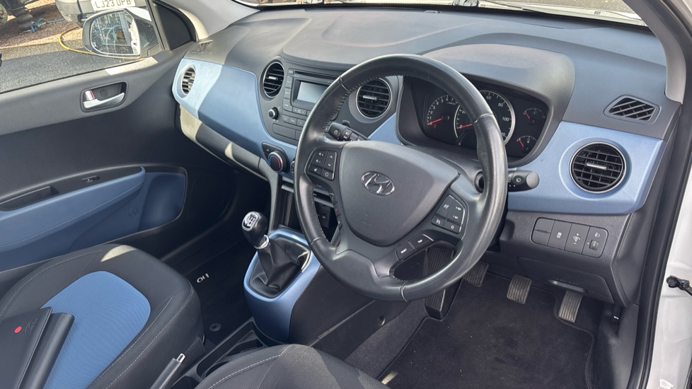 Hyundai i10 1.2 Premium 5dr Petrol Hatchback - Image 11