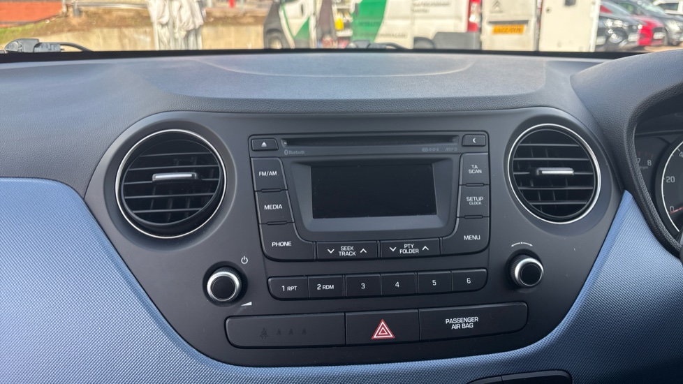 Hyundai i10 1.2 Premium 5dr Petrol Hatchback - Image 12