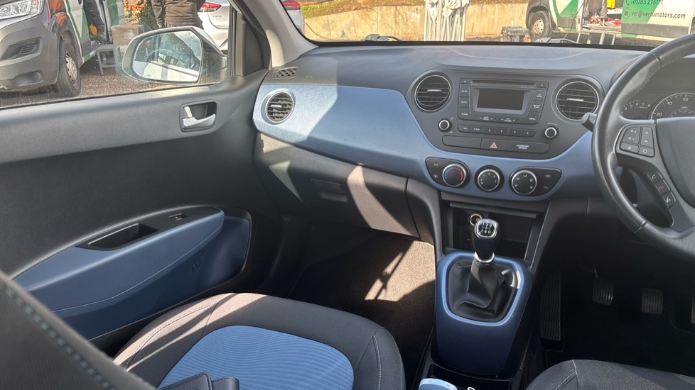 Hyundai i10 1.2 Premium 5dr Petrol Hatchback - Image 14