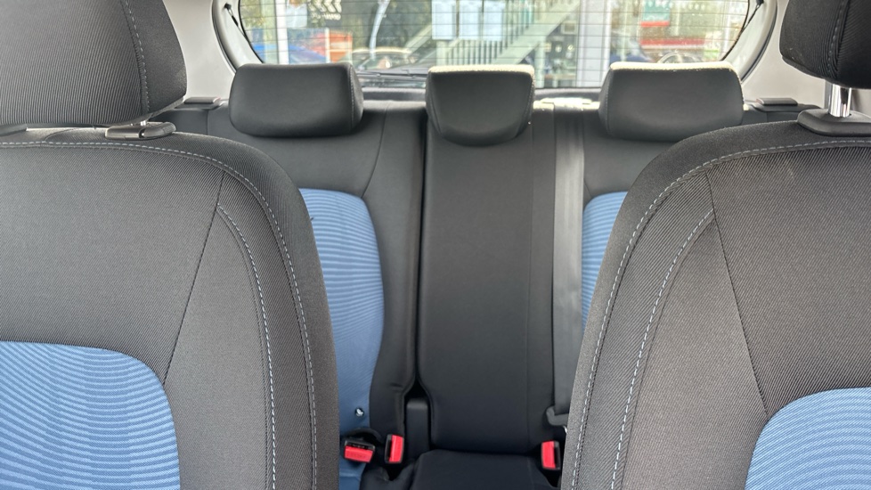 Hyundai i10 1.2 Premium 5dr Petrol Hatchback - Image 15