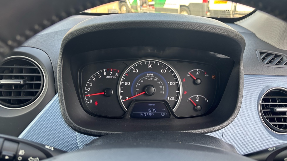 Hyundai i10 1.2 Premium 5dr Petrol Hatchback - Image 18