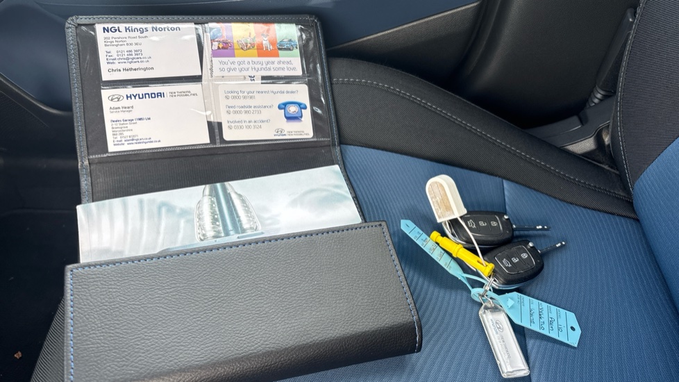 Hyundai i10 1.2 Premium 5dr Petrol Hatchback - Image 19