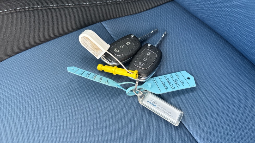 Hyundai i10 1.2 Premium 5dr Petrol Hatchback - Image 20