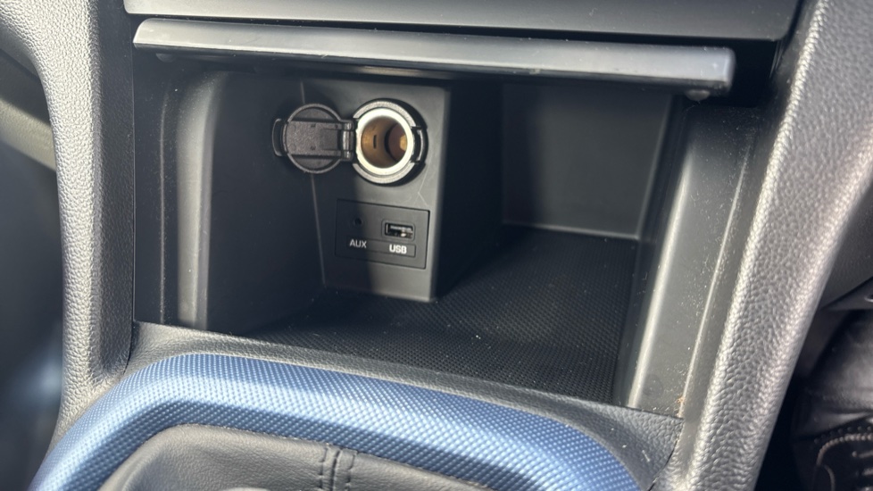 Hyundai i10 1.2 Premium 5dr Petrol Hatchback - Image 21