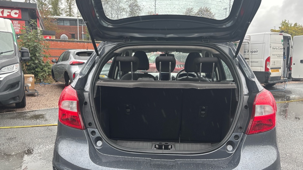 Ford KA+ 1.2 85 Zetec 5dr Petrol Hatchback - Image 4