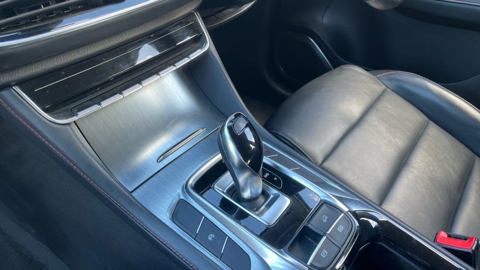 MG HS 1.5 T-GDI Excite 5dr DCT Petrol Hatchback - Image 13