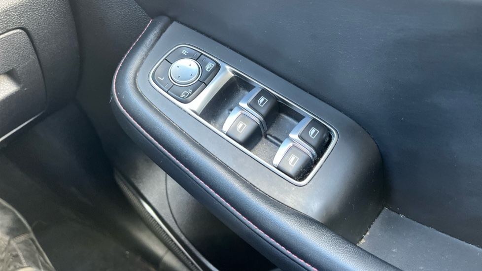 MG HS 1.5 T-GDI Excite 5dr DCT Petrol Hatchback - Image 26