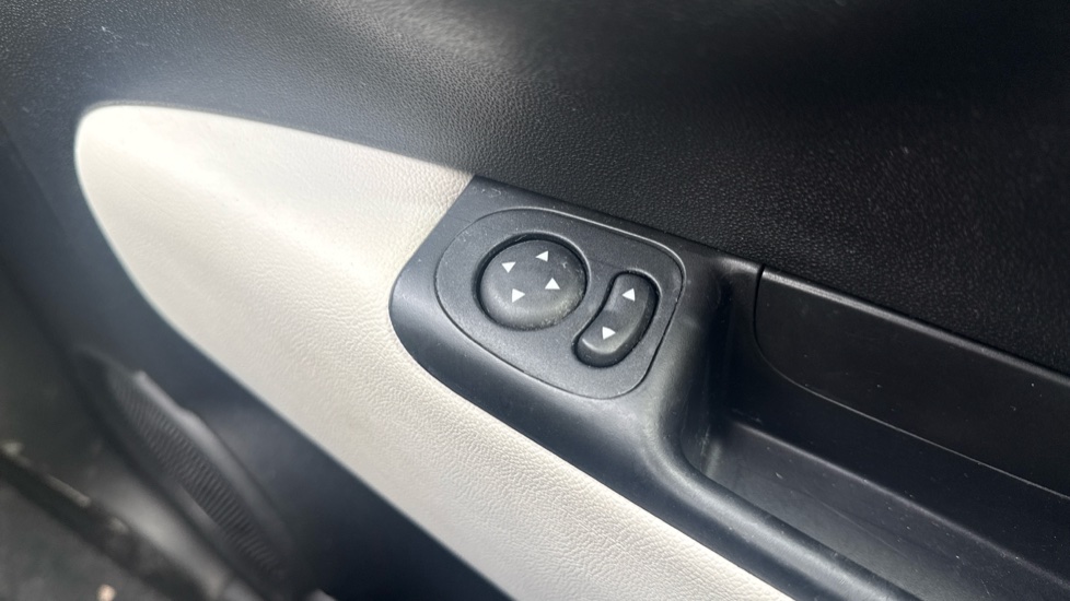 Fiat 500 1.0 Mild Hybrid Dolcevita [Part Leather] 3dr Petrol Hatchback - Image 29