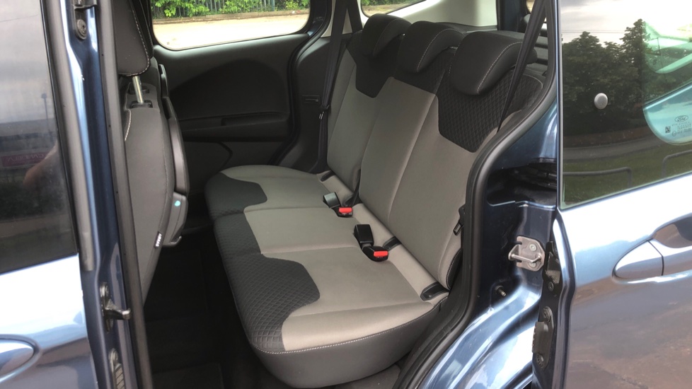 Ford Tourneo Courier 1.0 EcoBoost Zetec 5dr Petrol Estate - Image 16