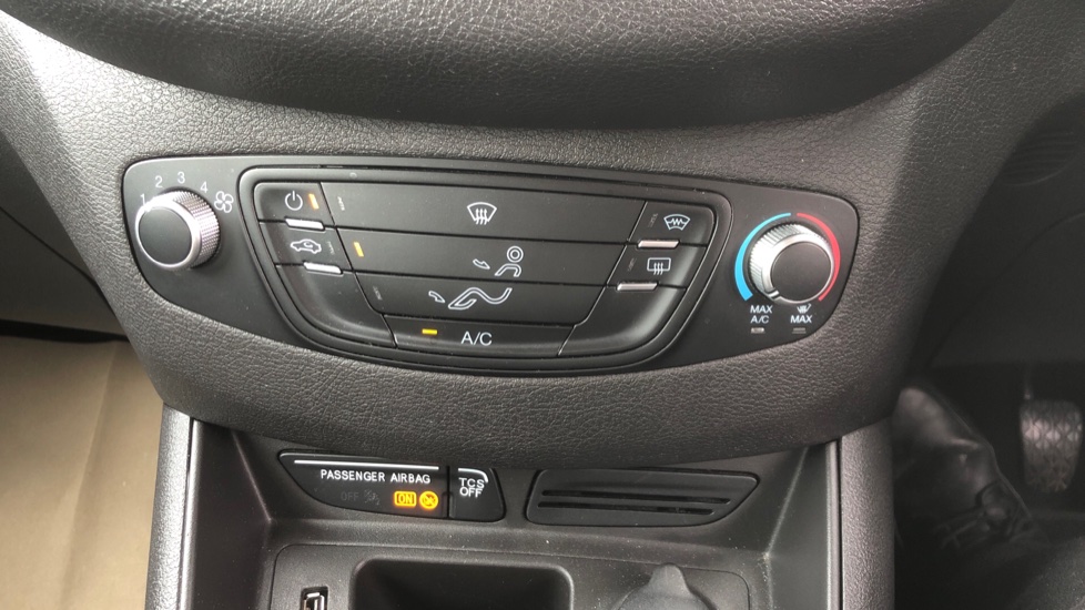 Ford Tourneo Courier 1.0 EcoBoost Zetec 5dr Petrol Estate - Image 21