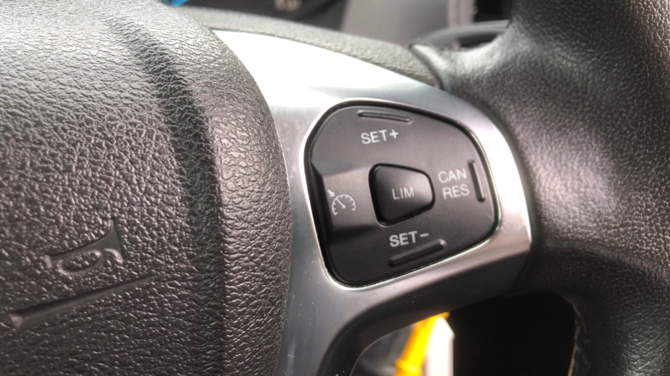 Ford Tourneo Courier 1.0 EcoBoost Zetec 5dr Petrol Estate - Image 24