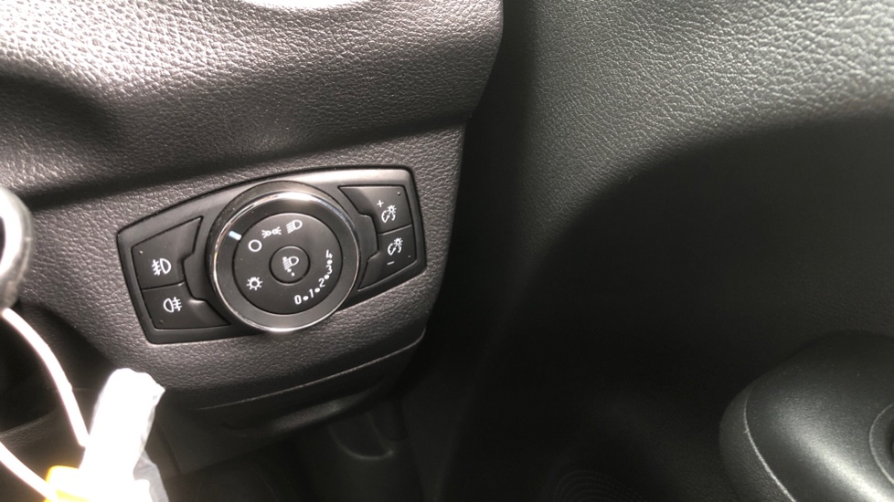 Ford Tourneo Courier 1.0 EcoBoost Zetec 5dr Petrol Estate - Image 26