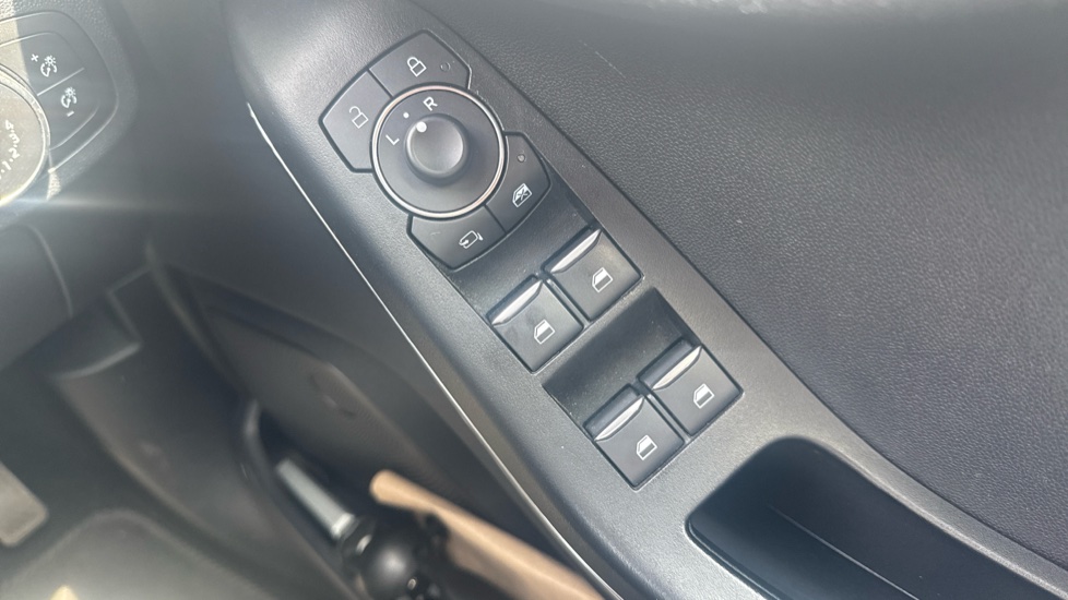 Ford Fiesta 1.0 EcoBoost Hybrid mHEV 155 ST-Line X Edition 5dr Petrol Hatchback - Image 27