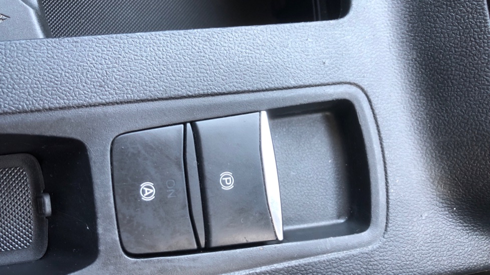 Ford Focus 1.0 EcoBoost 125 Active 5dr Petrol Hatchback - Image 21