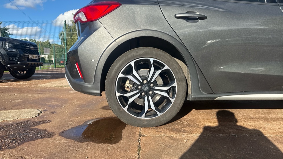Ford Focus 1.0 EcoBoost 125 Active X 5dr Petrol Hatchback - Image 7
