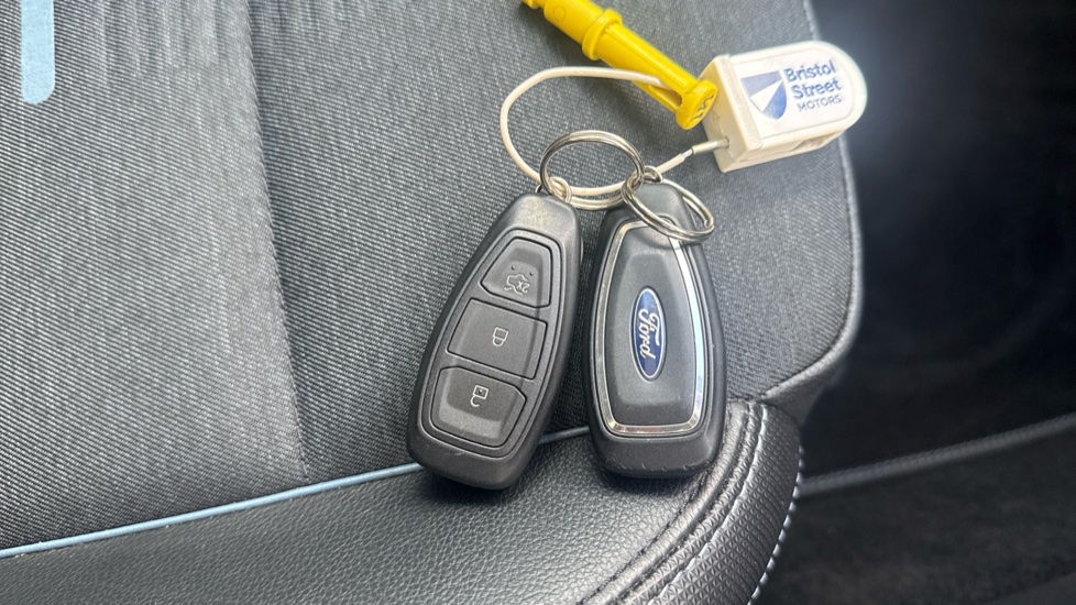 Ford Focus 1.0 EcoBoost 125 Active X 5dr Petrol Hatchback - Image 20