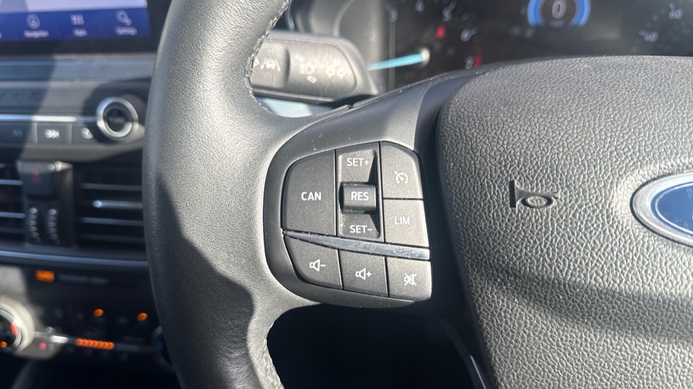 Ford Focus 1.0 EcoBoost 125 Active X 5dr Petrol Hatchback - Image 21