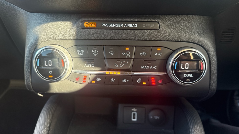 Ford Focus 1.0 EcoBoost 125 Active X 5dr Petrol Hatchback - Image 27