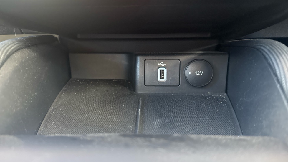 Ford Focus 1.0 EcoBoost 125 Active X 5dr Petrol Hatchback - Image 28