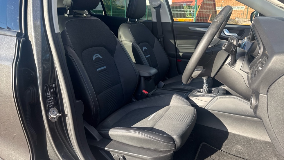 Ford Focus 1.0 EcoBoost 125 Active X 5dr Petrol Hatchback - Image 34