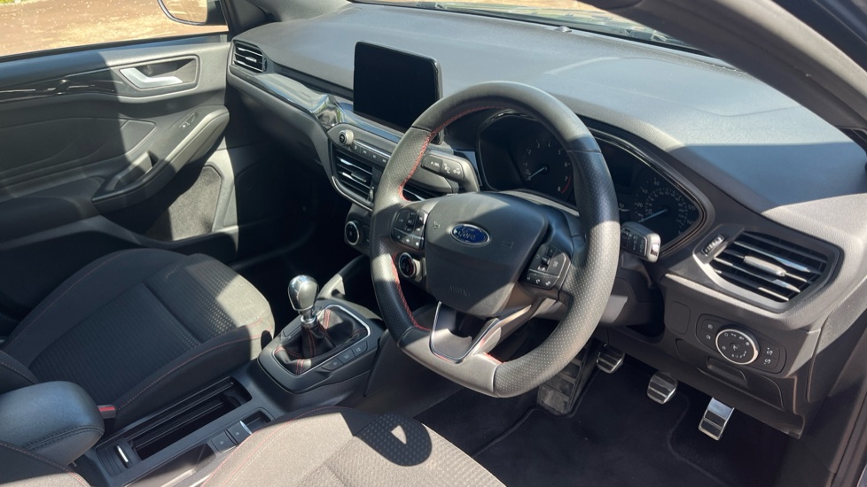 Ford Focus 1.0 EcoBoost 125 ST-Line 5dr Petrol Hatchback - Image 11