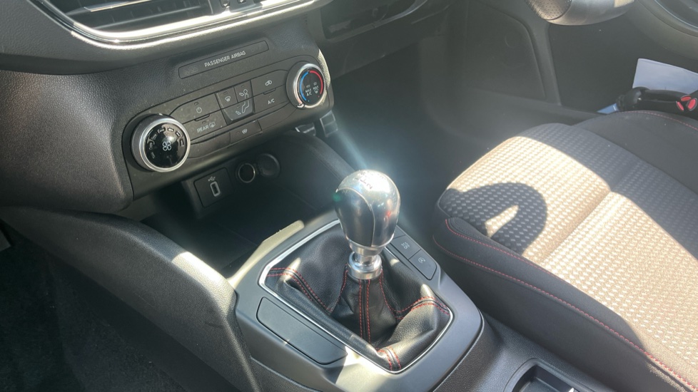 Ford Focus 1.0 EcoBoost 125 ST-Line 5dr Petrol Hatchback - Image 13