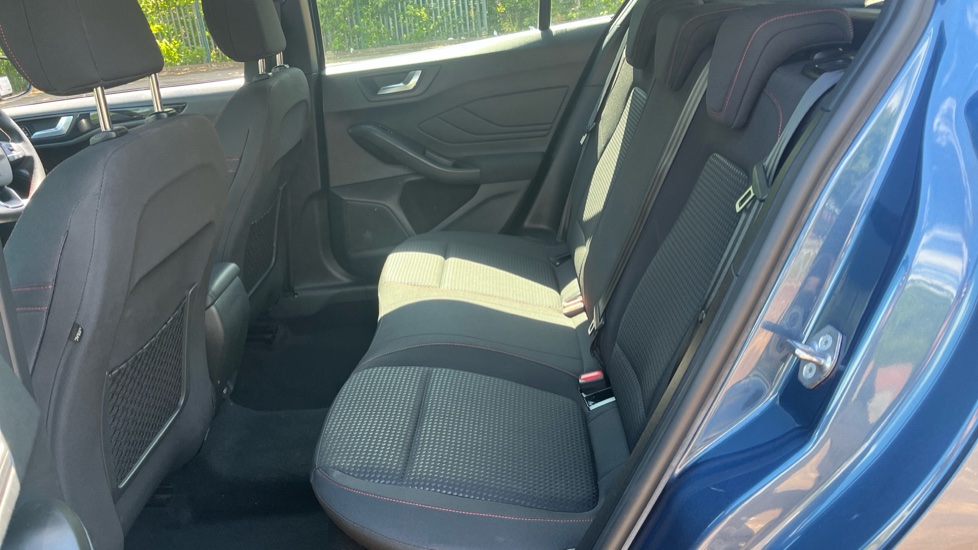 Ford Focus 1.0 EcoBoost 125 ST-Line 5dr Petrol Hatchback - Image 16