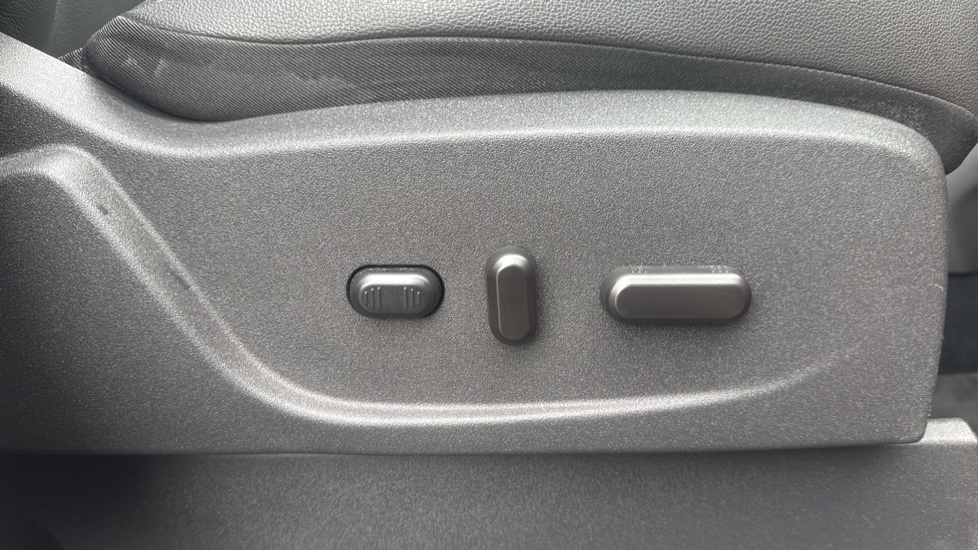 Ford Kuga 1.5 TDCi Titanium X 5dr 2WD Diesel Estate - Image 33