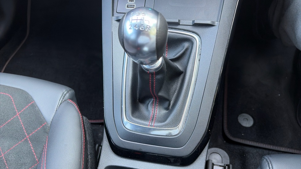 Ford Puma 1.0 EcoBoost Hybrid mHEV ST-Line X 5dr Petrol Hatchback - Image 32