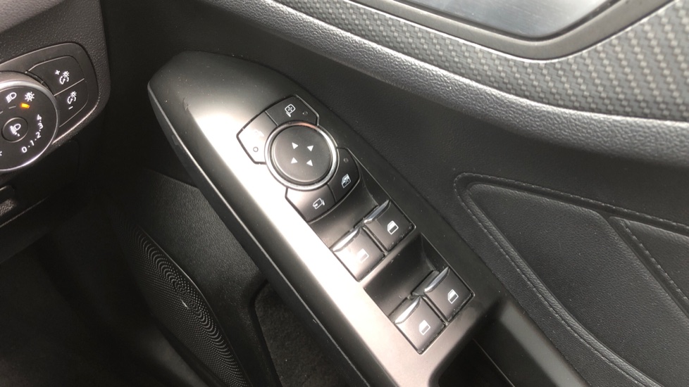 Ford Focus 1.0 EcoBoost 125 ST-Line X 5dr Auto Petrol Hatchback - Image 28