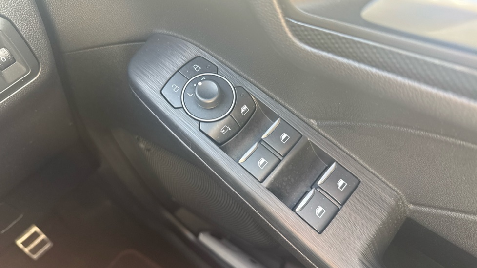 Ford Kuga 1.5 EcoBoost 150 ST-Line Edition 5dr Petrol Estate - Image 25
