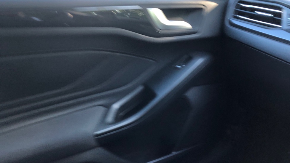 Ford Focus 1.0 EcoBoost 125 ST-Line 5dr Petrol Hatchback - Image 21
