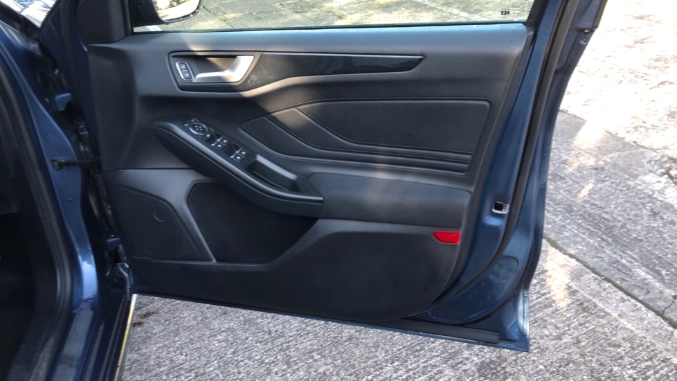 Ford Focus 1.0 EcoBoost 125 ST-Line 5dr Petrol Hatchback - Image 39