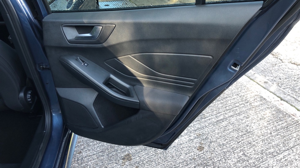 Ford Focus 1.0 EcoBoost 125 ST-Line 5dr Petrol Hatchback - Image 43